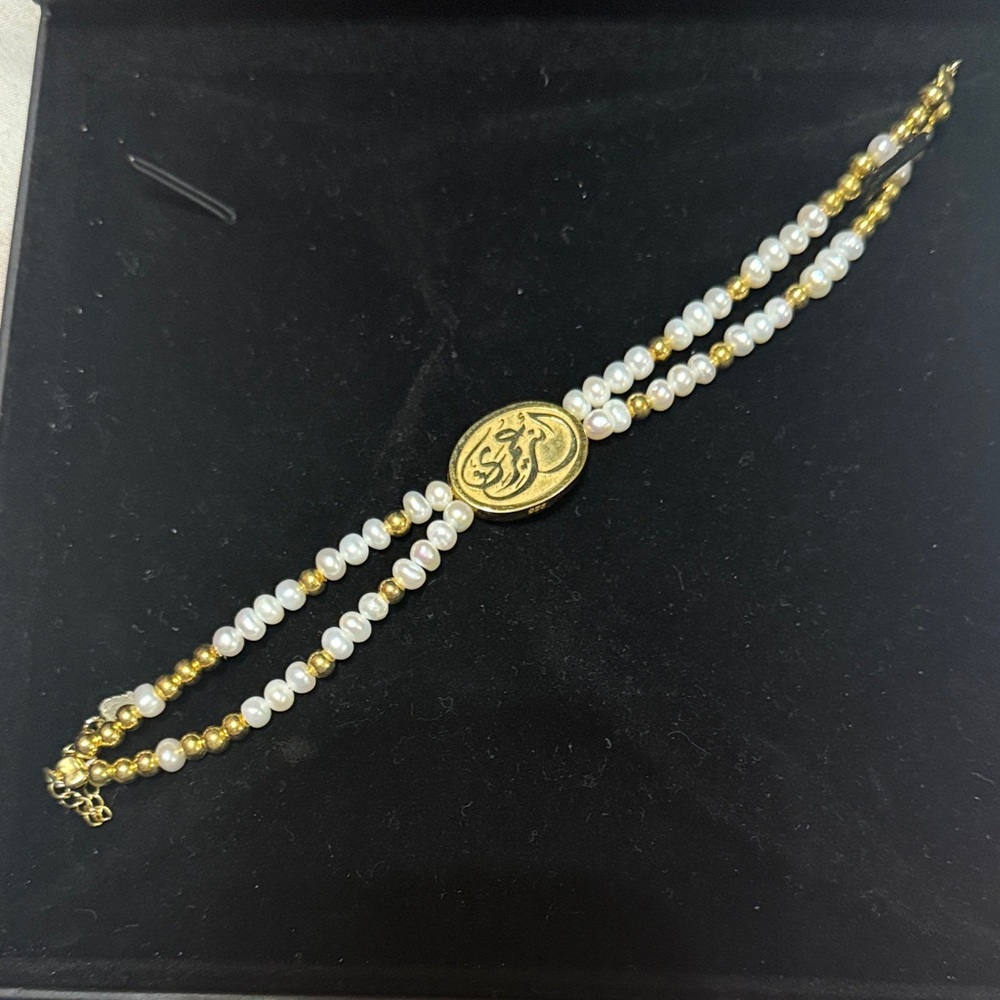 Elegant Gold and White Pearl Bracelet